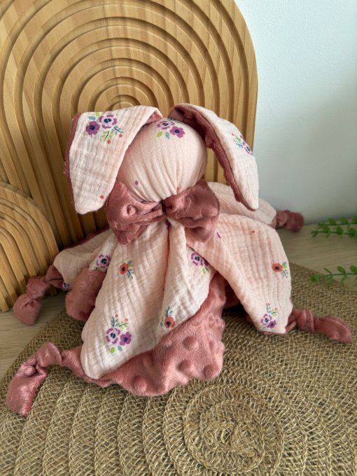 Doudou lapin rose fait main