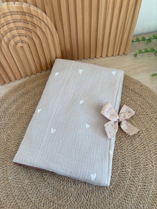 Housse carnet de santé en gaze de coton petit cœur
